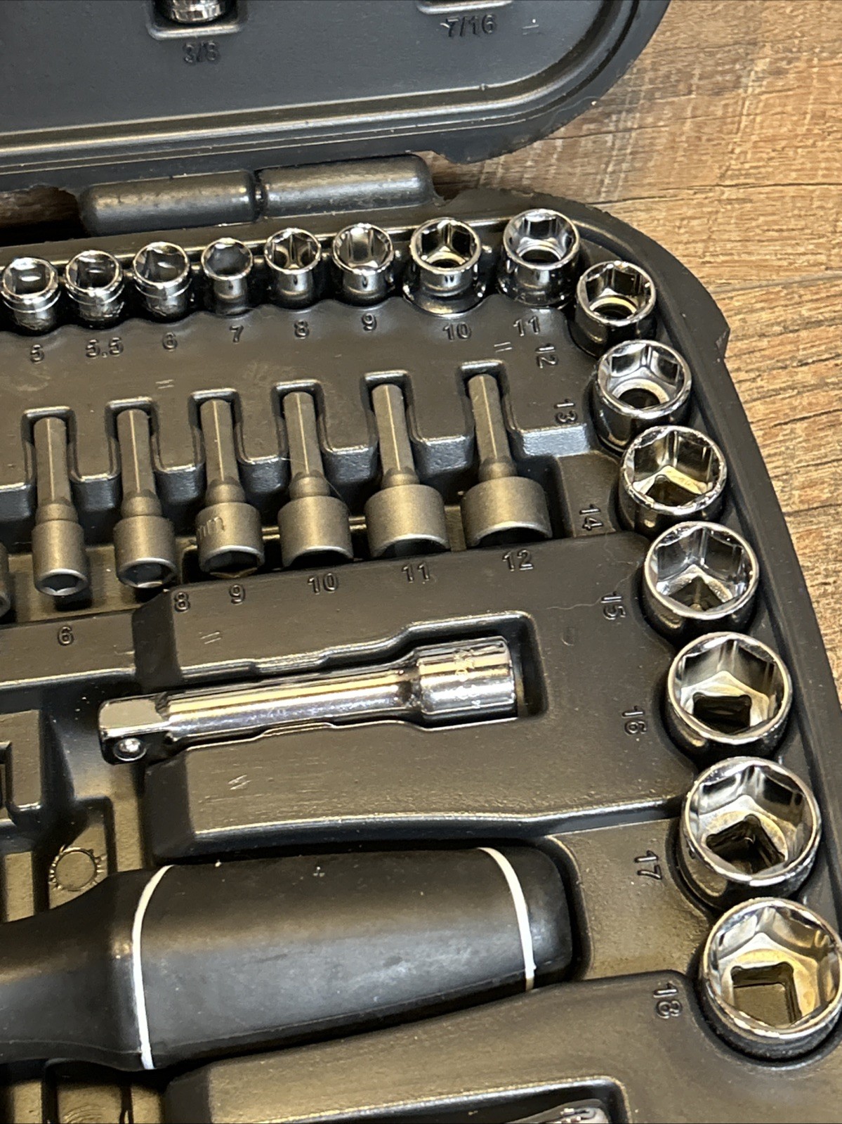 Husky 65-Piece 1/4 IN AND 3/8 IN DRIVE MECHANICS TOOL SET-Excellent Condition
