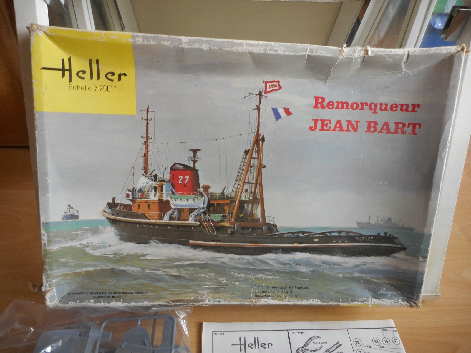Heller Tugger Jean Bart 1:200 Model Kit Boxed