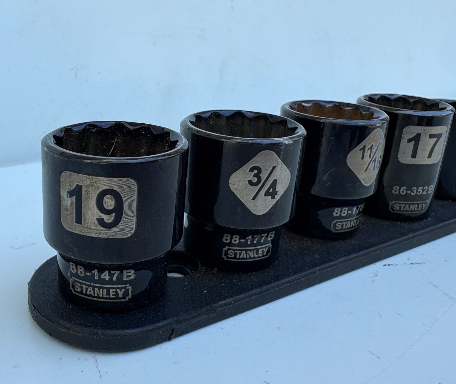 Stanley Black Chrome 3/8″ Drive Sockets 9 Pieces 12pt on Rail
