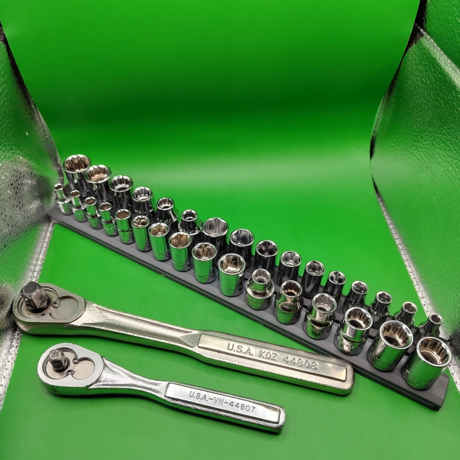 Craftsman 3/8″ & 1/4″ 34pc Ratchet & Socket Set MM & SAE w/2 USA Ratchets