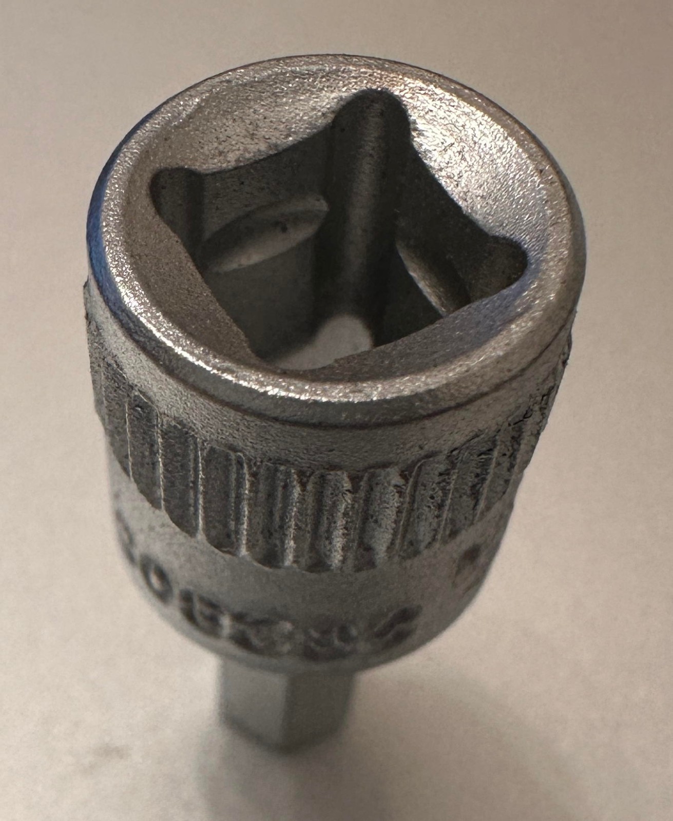 5mm hex (2) – 1/4inch socket GENIUS TOOLS 232805 – New