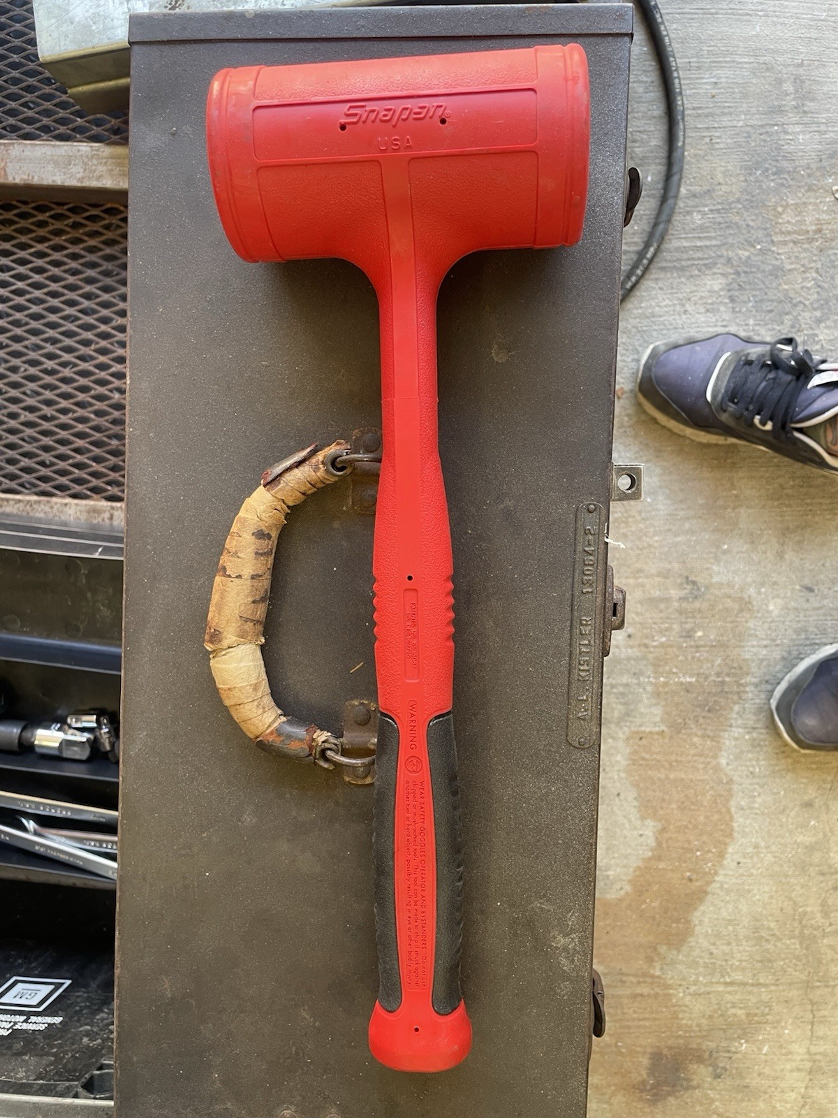 Snap-on HBFE56 56 oz Soft Grip Dead Blow Hammer Red 15-3/4″ Length