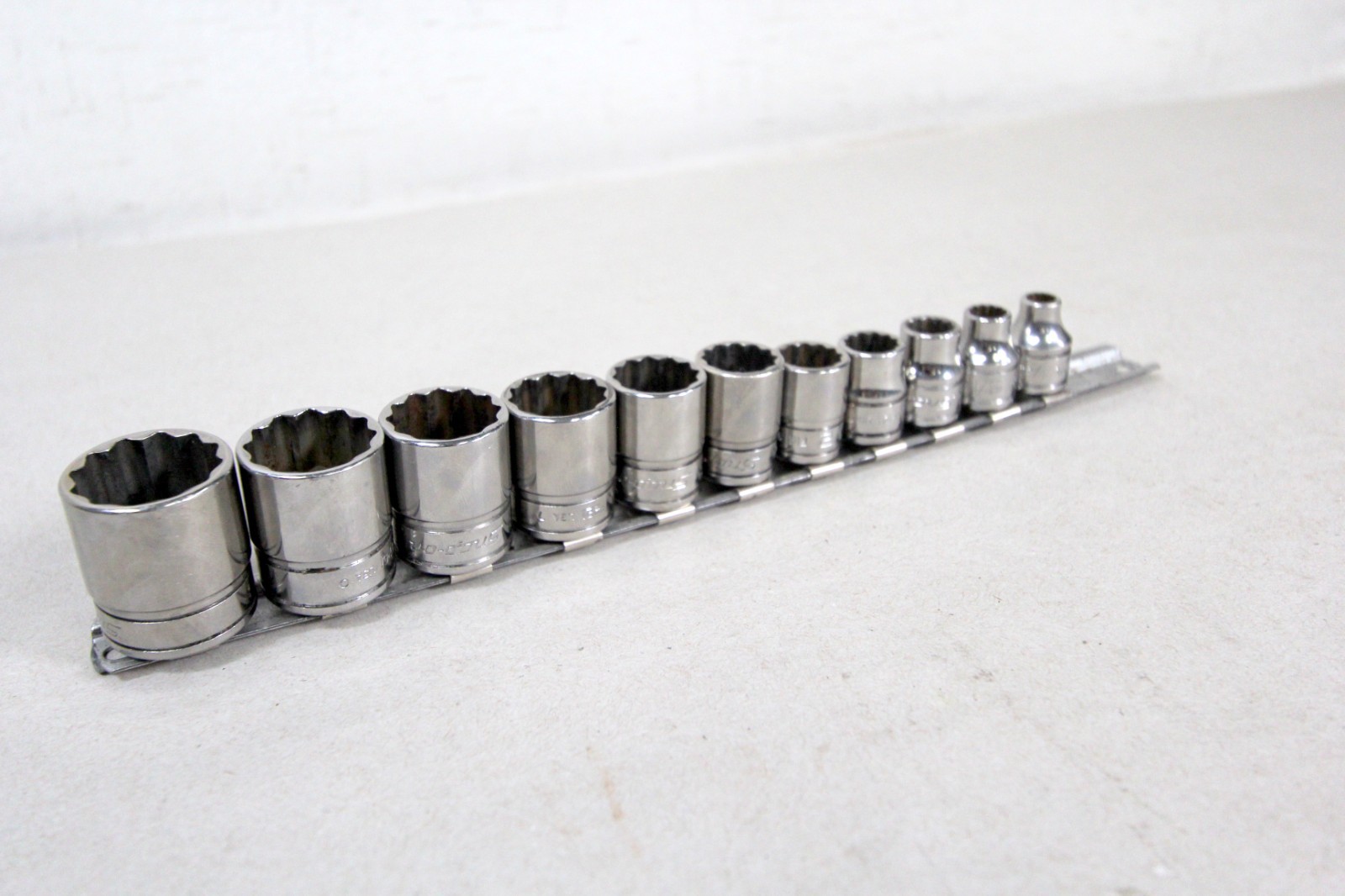 Snap-on F081 – F281 3/8″ Drive 12 Point 11 Piece SAE Chrome Set SEE DESC