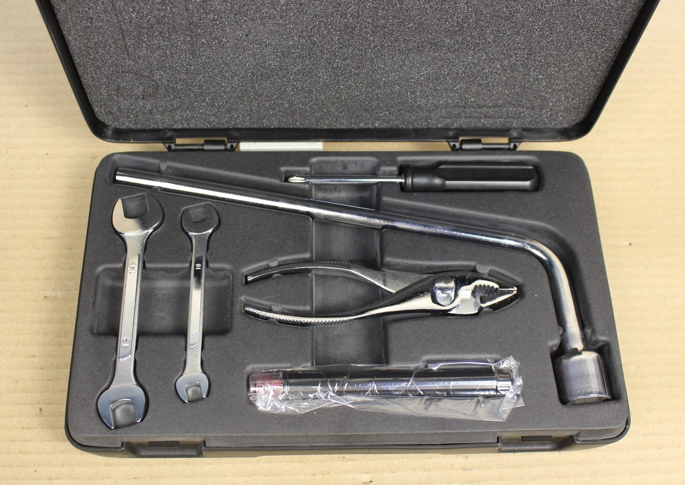 Lexus Ls430, Ls400 Emergency Lug Wrench Toyota OEM Tool Kit