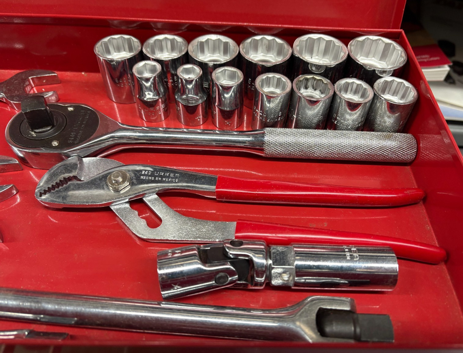 URREA 5404B 1/2″ DR 28 PC TOOL/SOCKET SET