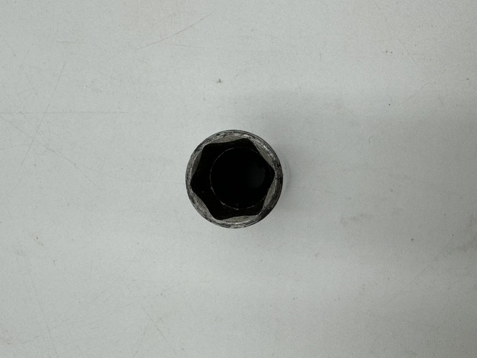 Snap-On USA [SFS181] 9/16″ 3/8″-Drive SAE Deep 12-Point Chrome Socket. G7