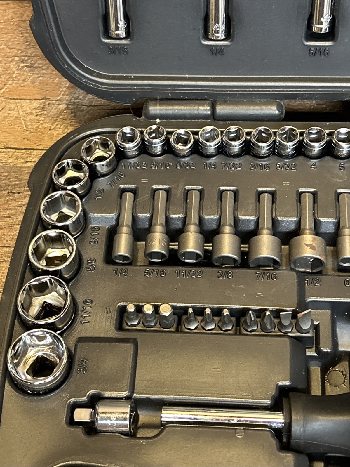 Husky 65-Piece 1/4 IN AND 3/8 IN DRIVE MECHANICS TOOL SET-Excellent Condition