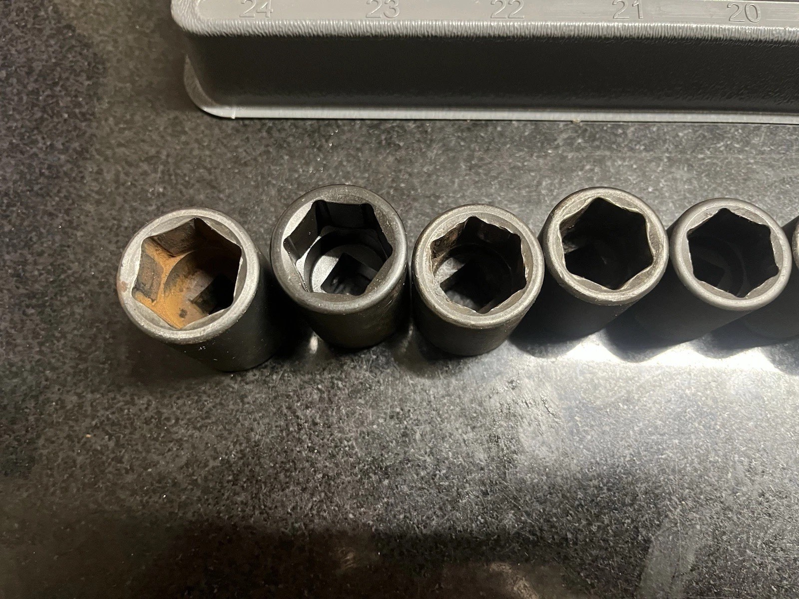 Snap On 15 pc 1/2″ Drive 6-Point Metric Flank Drive Shallow Impact Socket Set