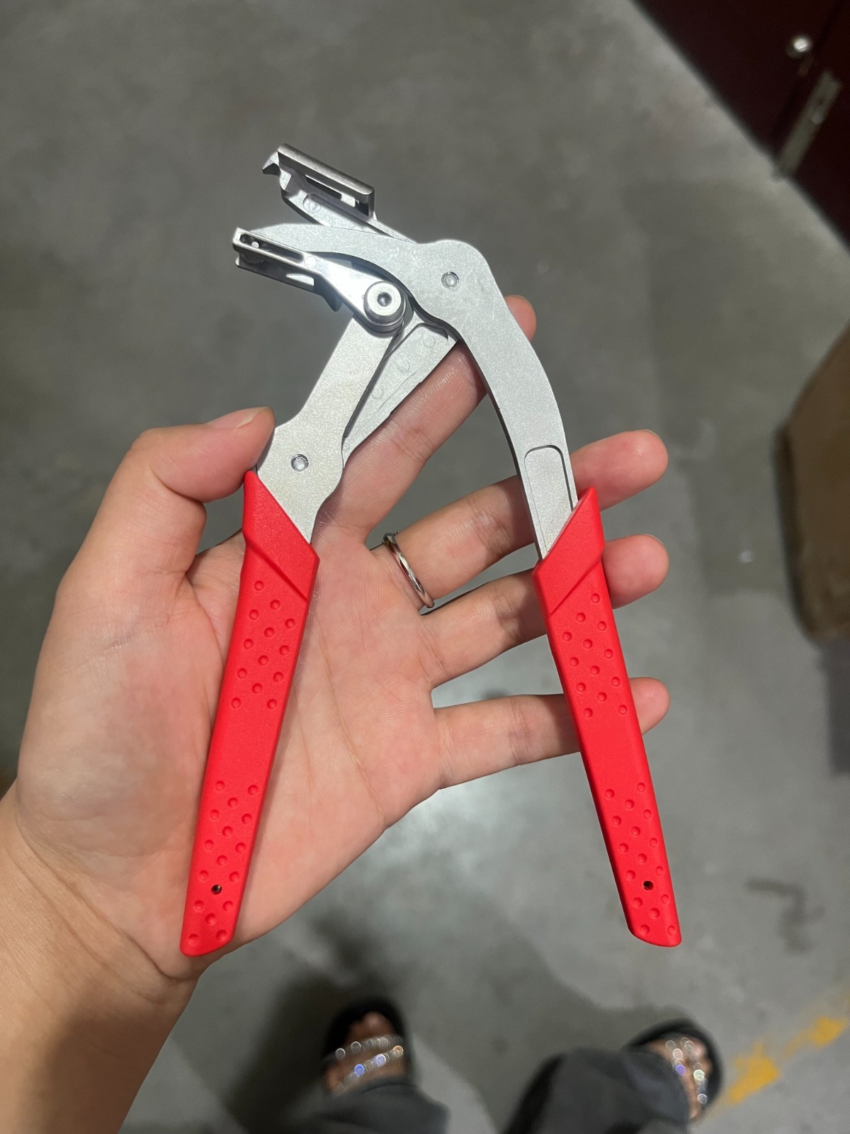 Car Clip Removal Pliers Steel Spring Loaded Fastener Remover Tool for Auto Trim