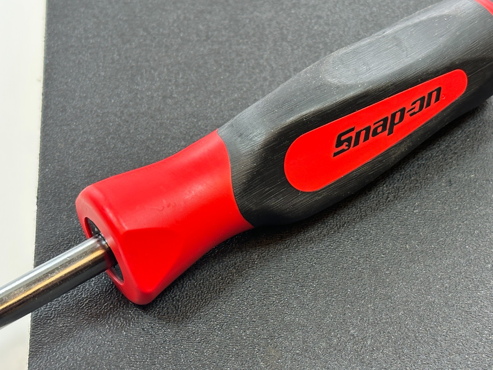 Snap-on USA Medium 3/8″ Marine Aircraft Plug FLAT Slot Screwdriver RED Soft Grip