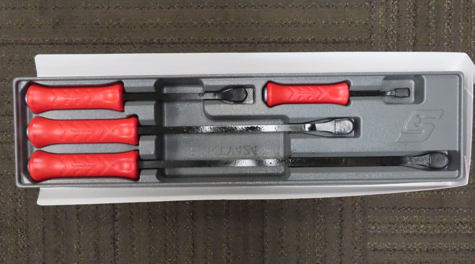 Snap-on (4 Pc Red Striking Prybar Set 8, 12, 18 and 24″) SPBS704AR