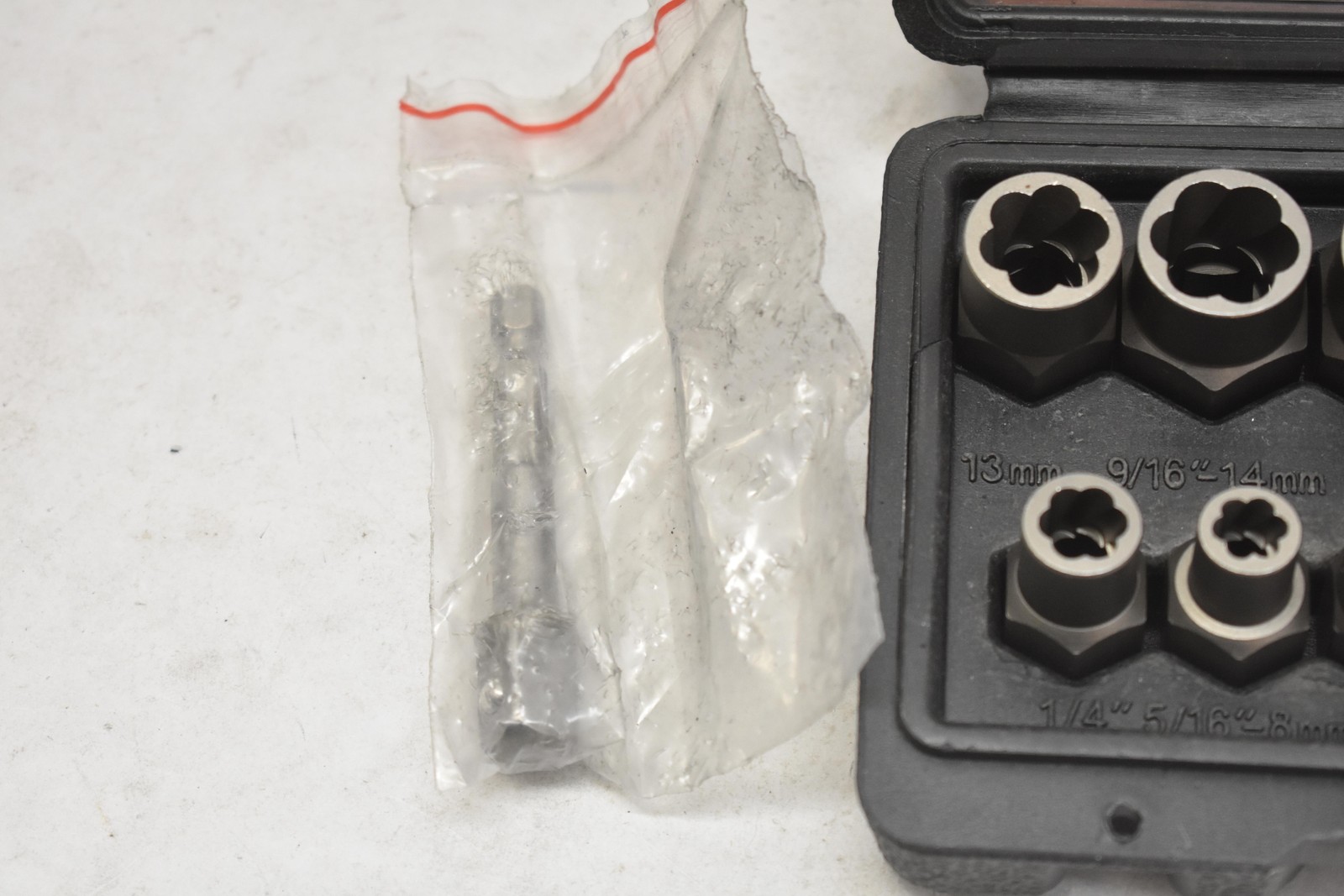 COOBEAST 14 Piece Bolt Extractor Tool Set 3/8in Drive Steel Black New Other