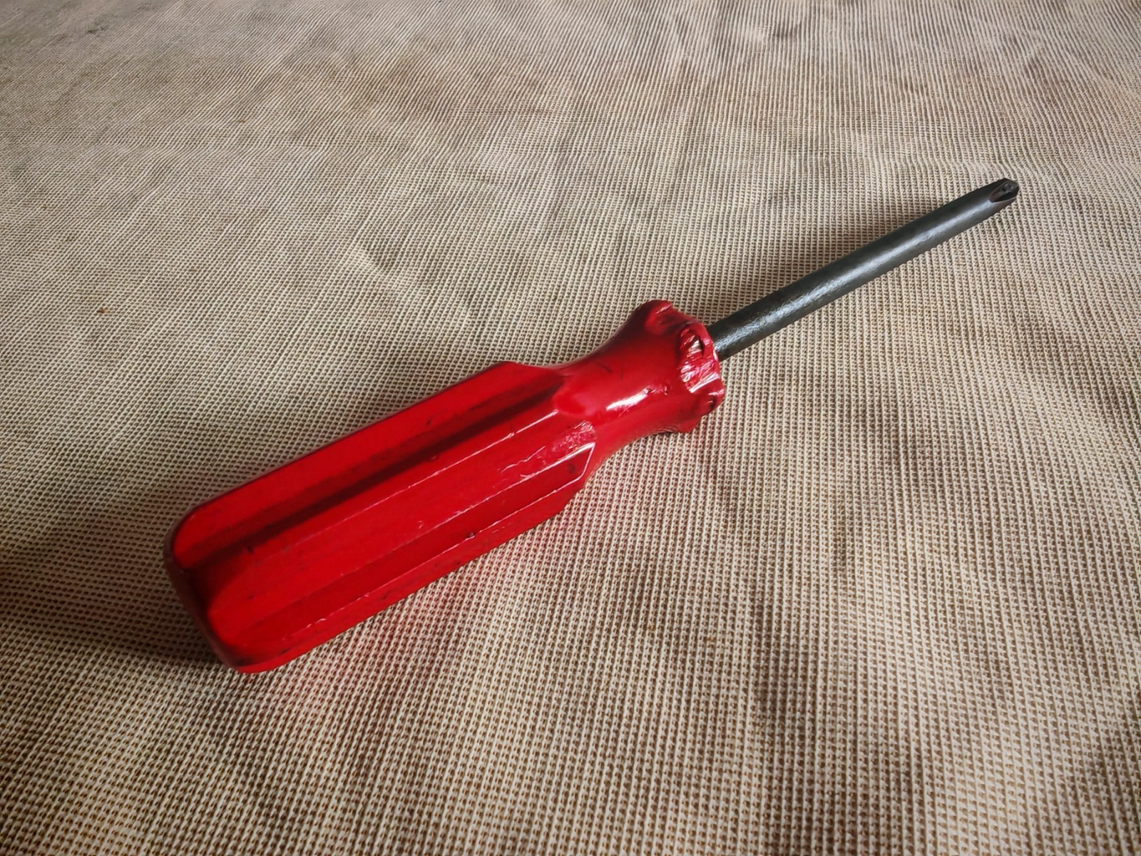 Vintage Red Handle Phillips Screwdriver – Classic Workshop Tool – 17cm