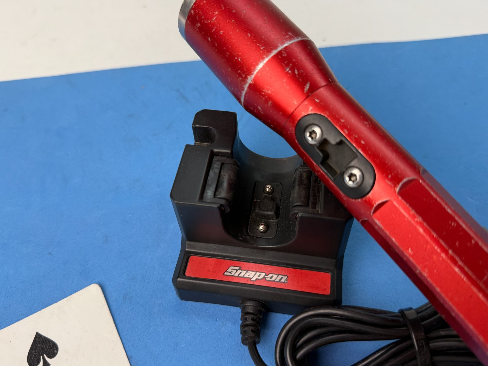 Snap on 8″ Wall-Mount Rechargeable Aluminum LED Flashlight ECFLC081 RARE