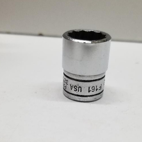Snap On 3/8 Drive 1/2 Socket 12 Point F161 & 11/16 F221