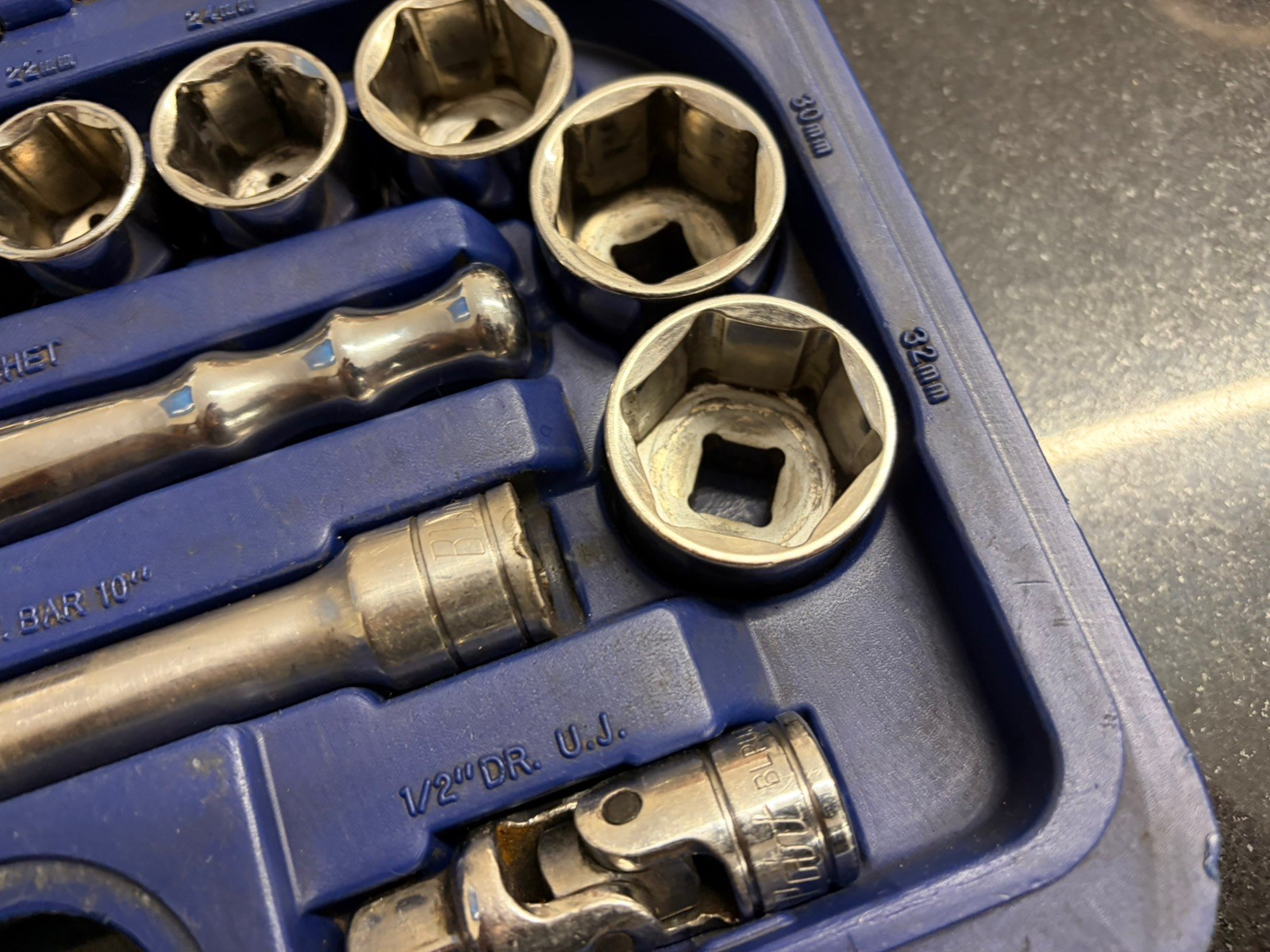 Blue Point 33 pc 1/2″ Drive SAE/Metric General Service Socket Set BLPGSS1233