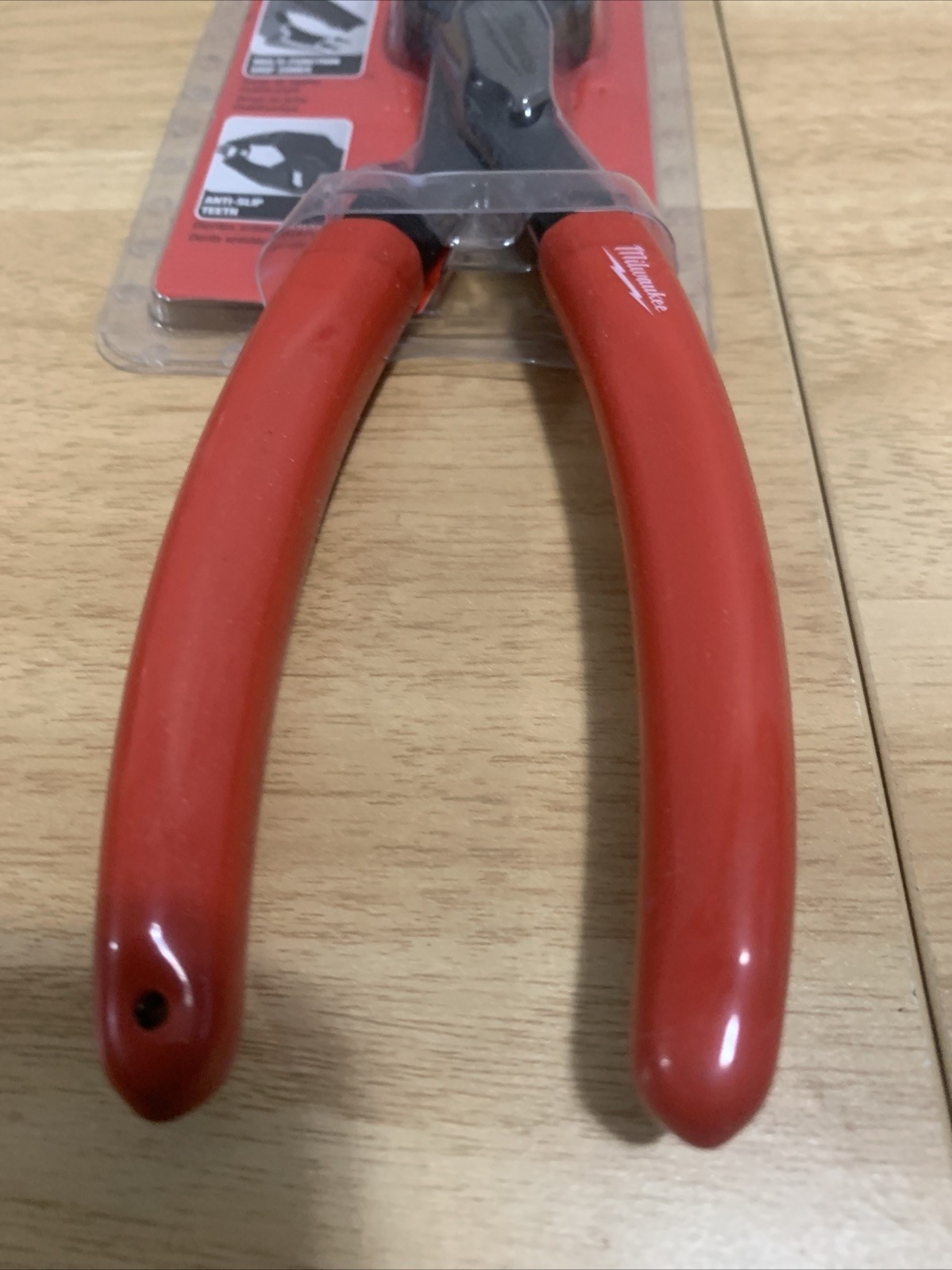Milwaukee Tools 48-22-6240, 8″ Slip Joint Multi-Function Screw Extraction Pliers