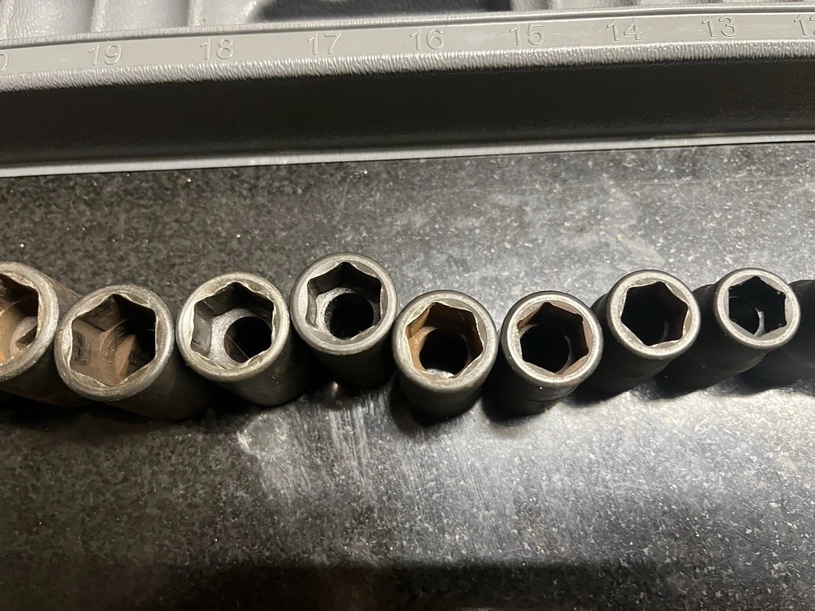 Snap On 15 pc 1/2″ Drive 6-Point Metric Flank Drive Shallow Impact Socket Set