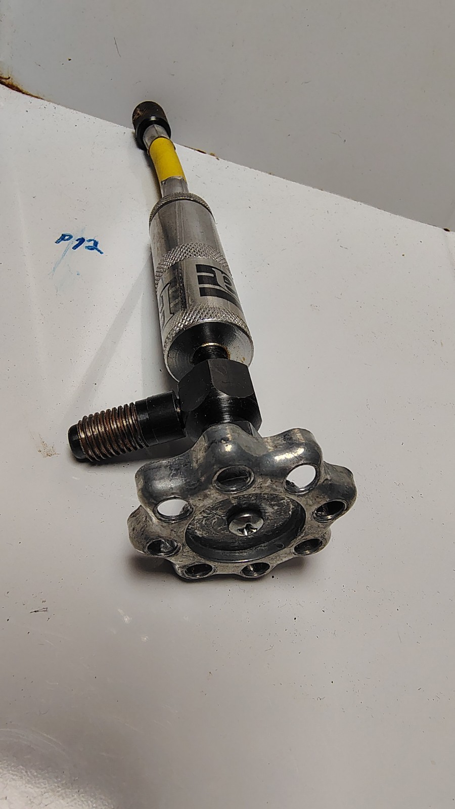 ROBINAIR A/C COMPRESSOR OIL INJECTOR 2 OUNCE CAPACITY
