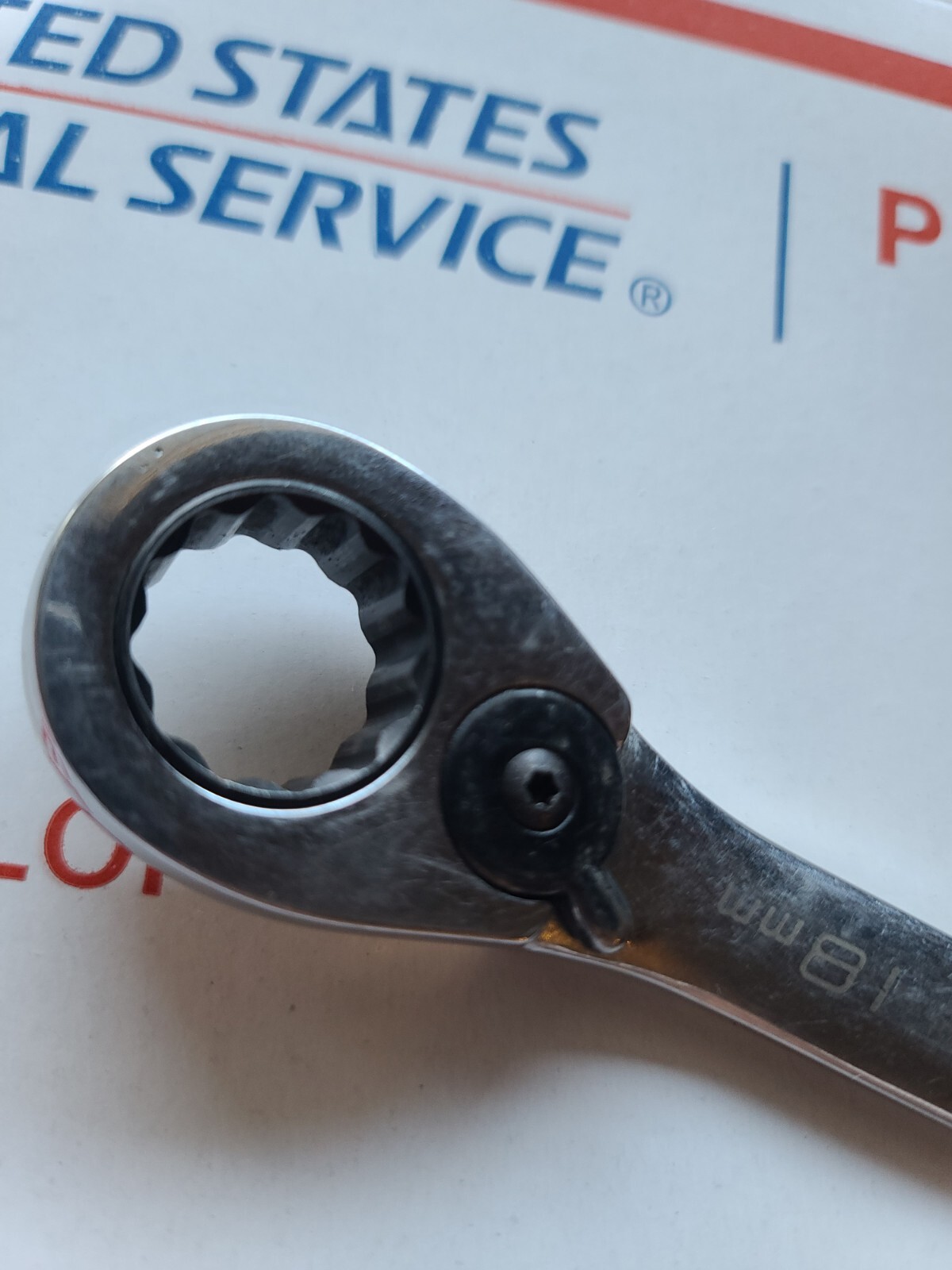 Blue-Point BOERM18 , 18mm Reversible Combination Ratchet Wrench, 15° Offset 12pt