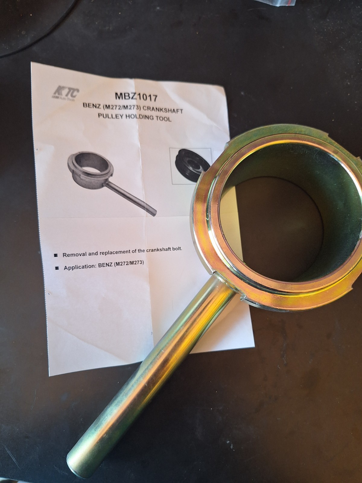 Mercedes M272 V6 and M273 V8 Crankshaft Harmonic Balancer Pulley Removal Tool