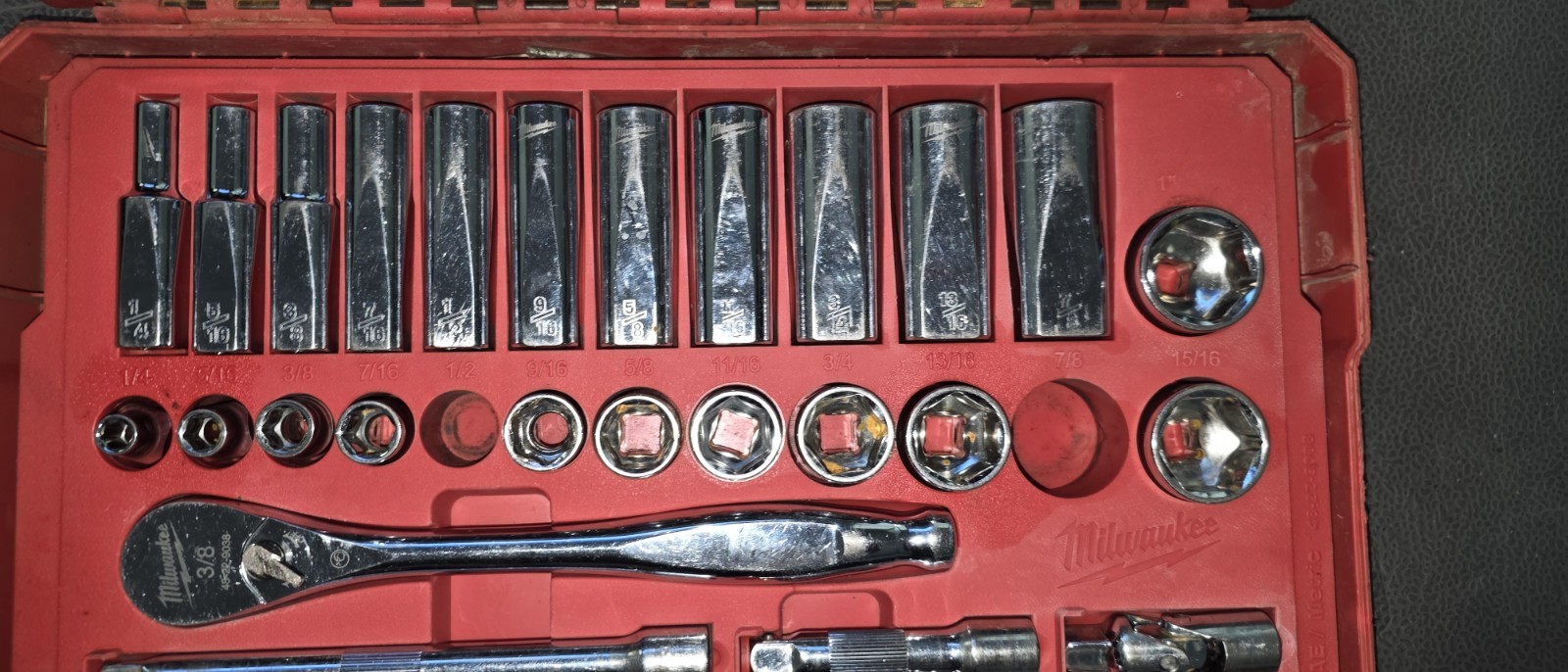 MILWAUKEE 48-22-9008 3/8 in. Drive SAE/Metric Set USED BROKEN RATCHET