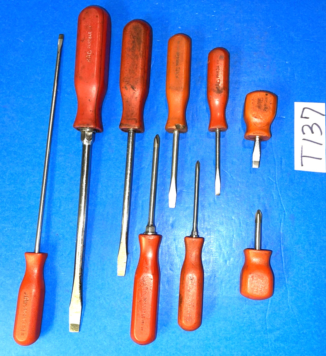 MAC TOOLS VINTAGE 9 PIECE ASSORTED RED HARD HANDLE SCREWDRIVER SET