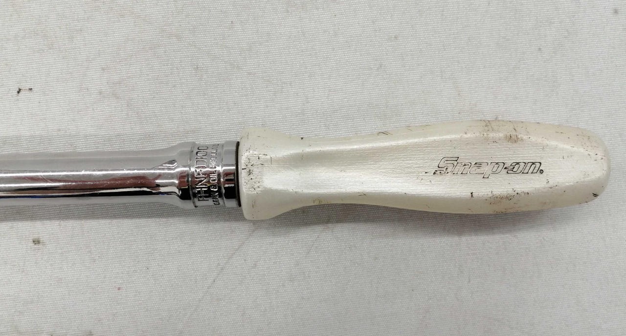 Snap-on Tools Used FHNFD100 Pearl White 3/8″dr Hard Grip Round Swivel Ratchet