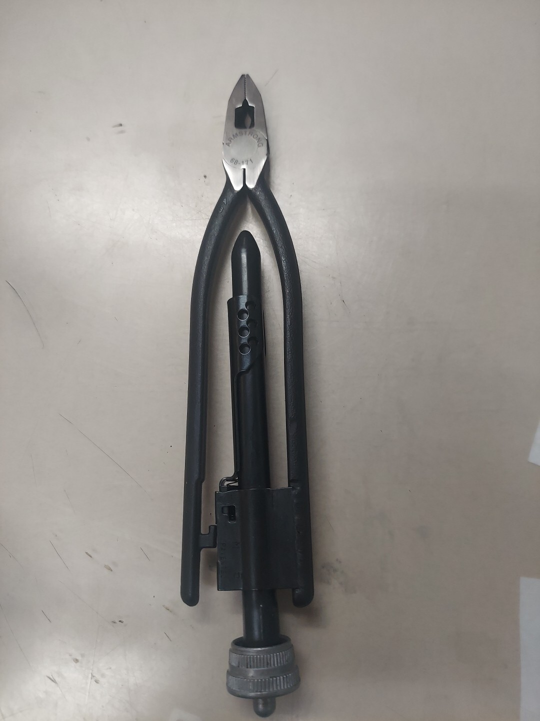 68-171 ARMSTRONG 9″ WIRETWISTER , DIAGONAL NOSE , RIGHT HAND TWIST