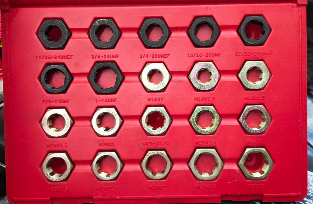 Snap On 20 pc Master Spindle Rethreading Set