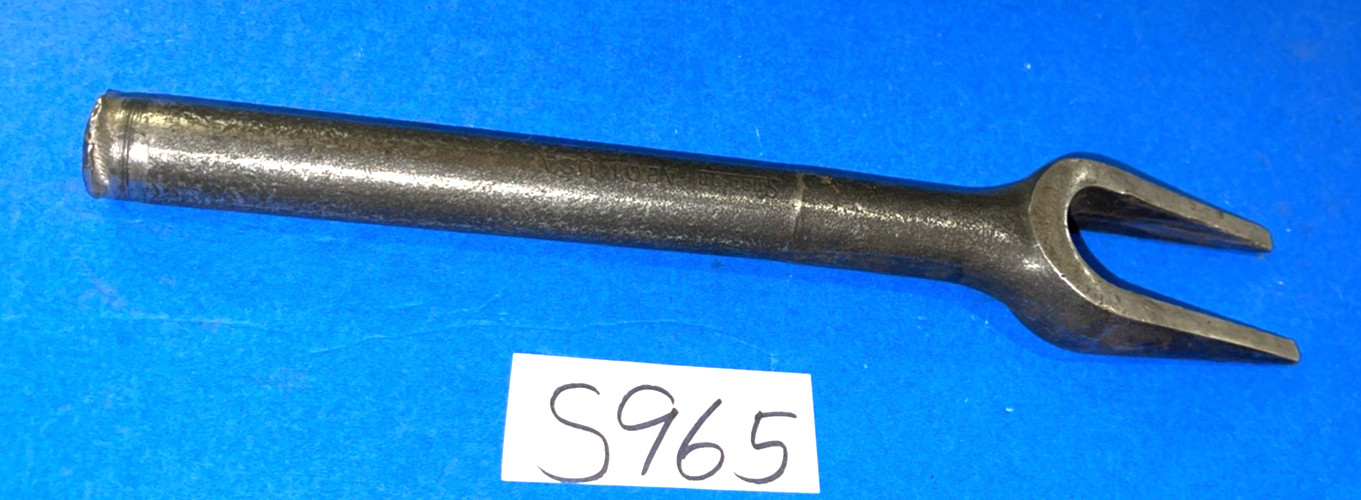 SNAP-ON TOOLS BALL JOINT/TIE ROD SEPARATOR TOOL A201 INCLUDES SHPPING IN THE US