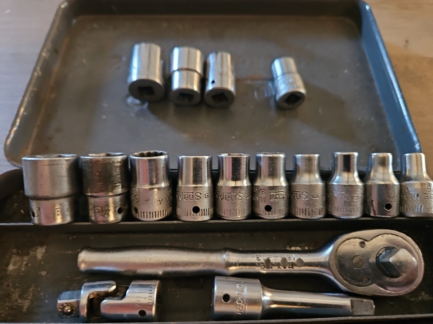 SNAP-ON TOOLS VINTAGE 21 PIECE 1/4 DRIVE GENERAL SERVICE SET 1944 WITH METAL BOX