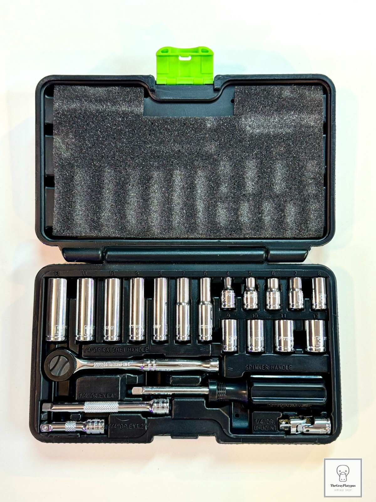 Pittsburgh Pro 21 Pc Ratchet and Socket Set with Carrying Case SAE 1/4″