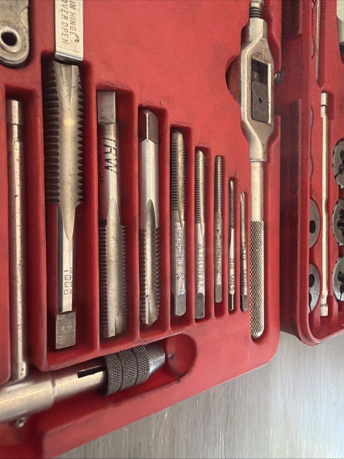 Snap on blue point TD2425 SAE tap and die set