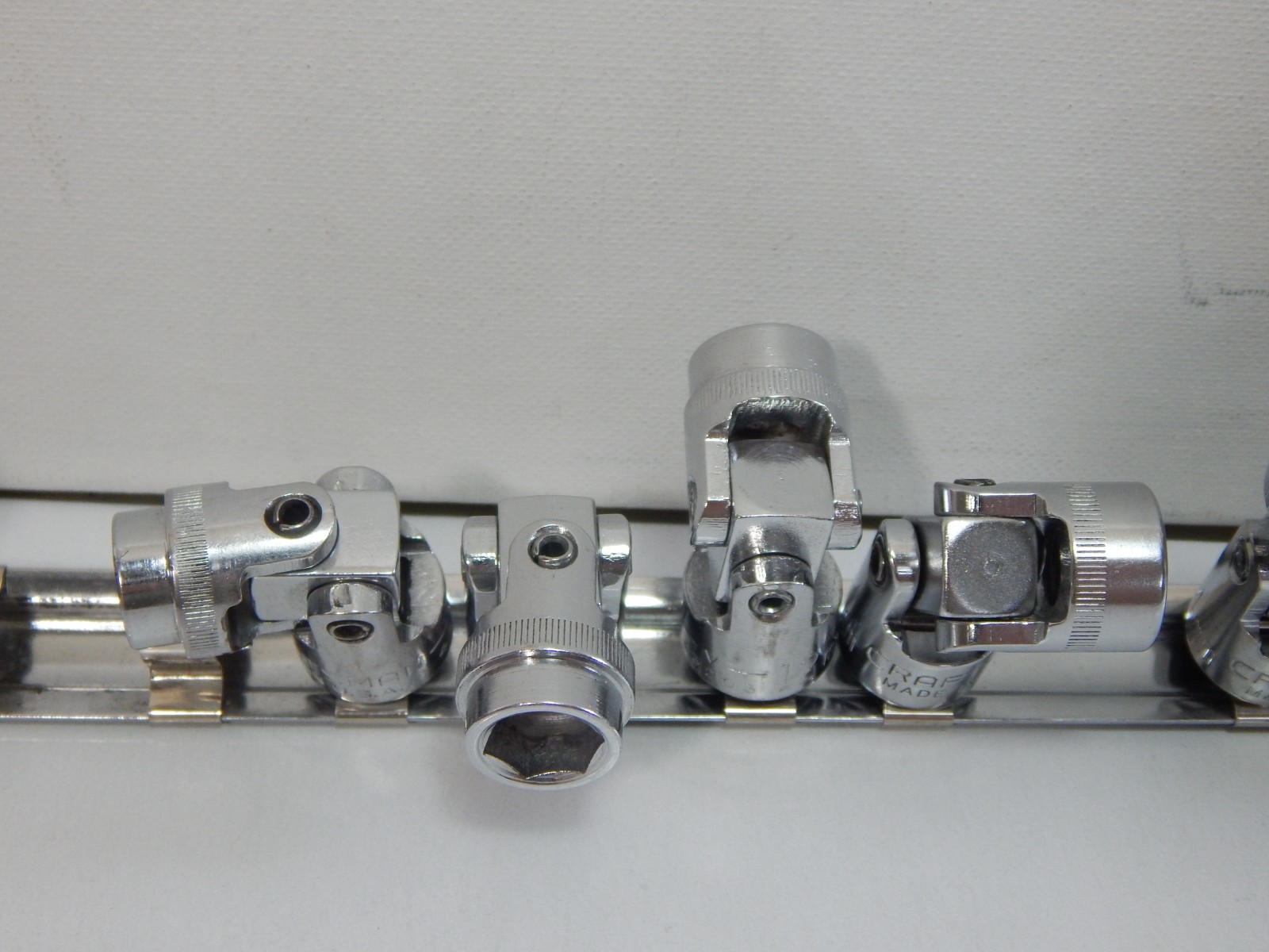 CRAFTSMAN 3/8″ Dr. 10PC. METRIC UNIVERSAL SWIVEL SOCKET SET, 10-19MM -V- SERIES