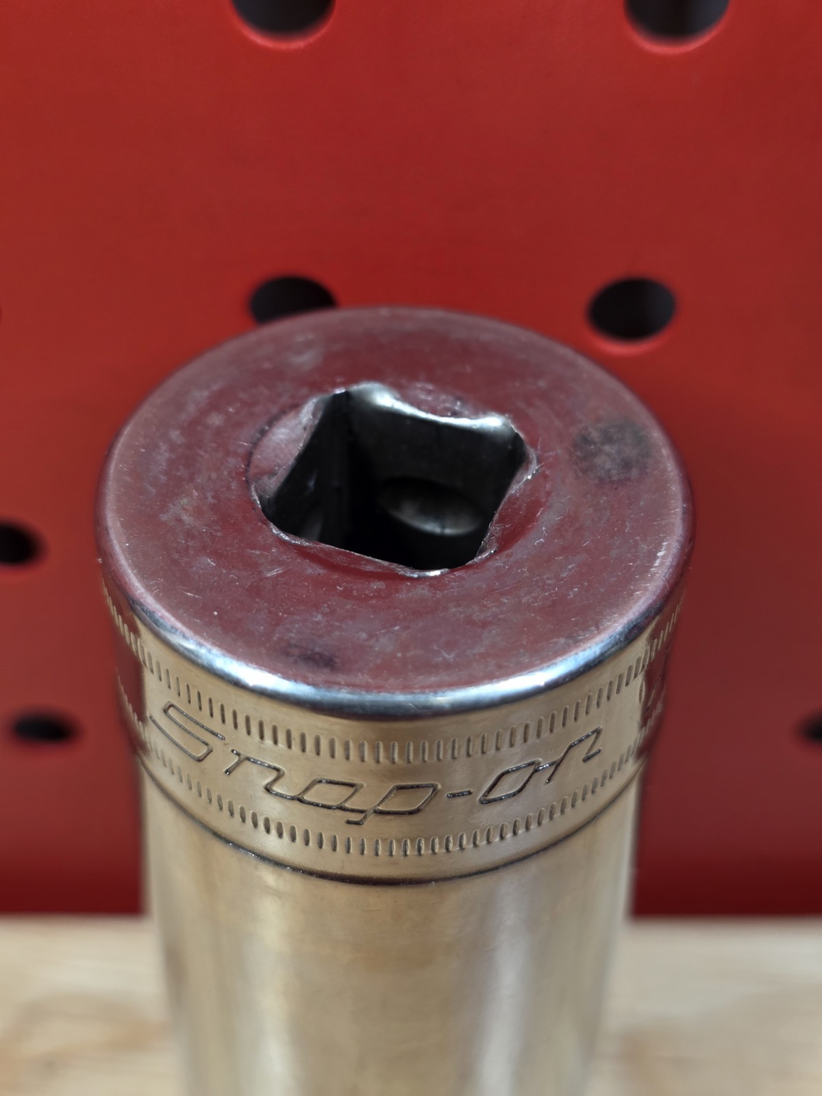 Snap-on Tools SM28 28mm 1/2″ Drive Metric 12-Point Deep Chrome Socket USA