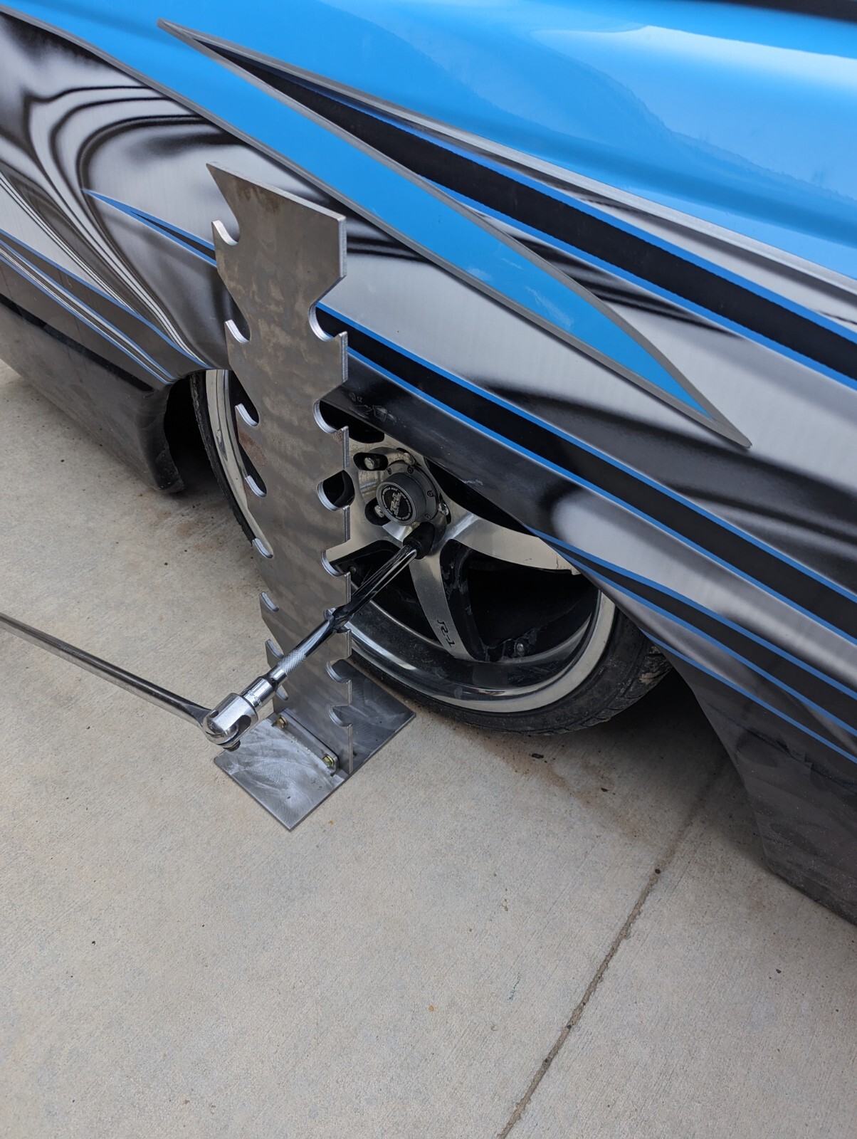 Breaker Bar Holder Support Lug Nut Removal Tool Semi Car Truck Torque