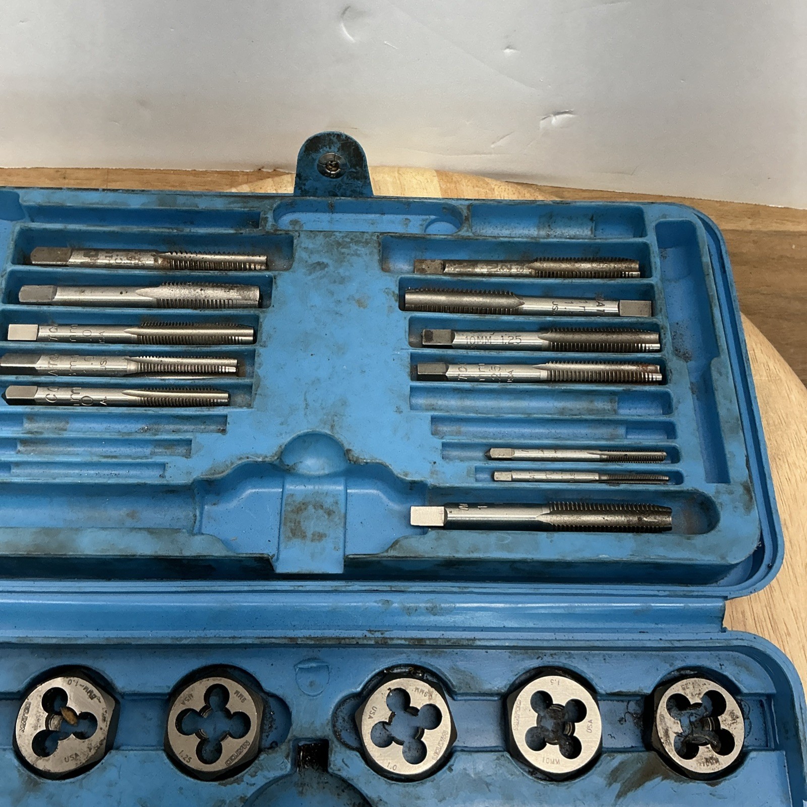 Matco tools. Metric tap and die super set no 6312. (F)