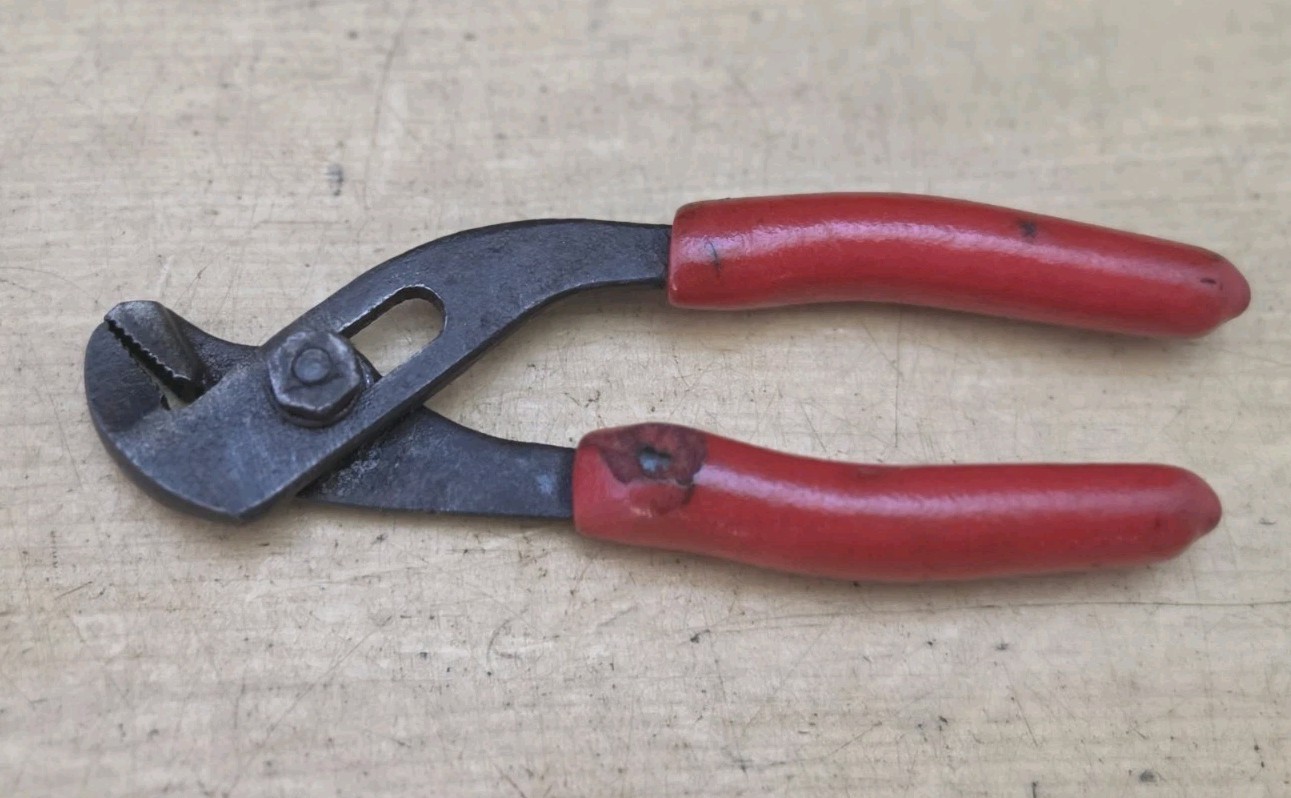 Snap On AWP45 – 5″ Long Soft Grip Adjustable Joint Pliers
