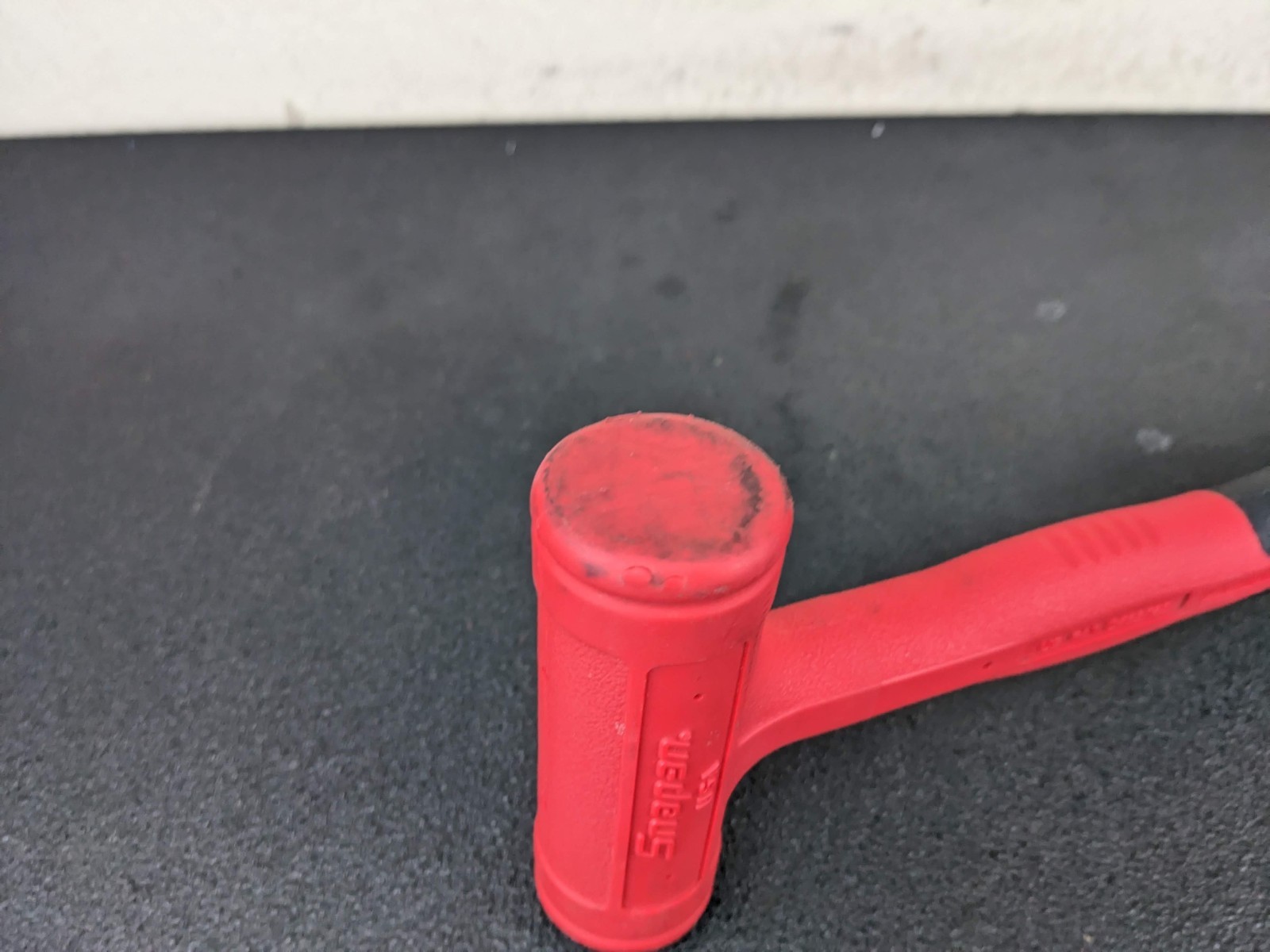 #bo729 Snap-on HBSE20 20oz/550g 11″ RED Handle Soft Grip Dead Blow Hammer USA