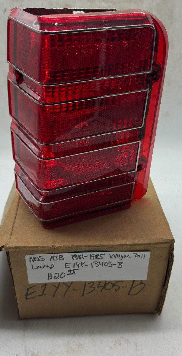 NOS NIS 1981 -1985 Wagon Tail Lamp E1YY-13405-B SKU A24