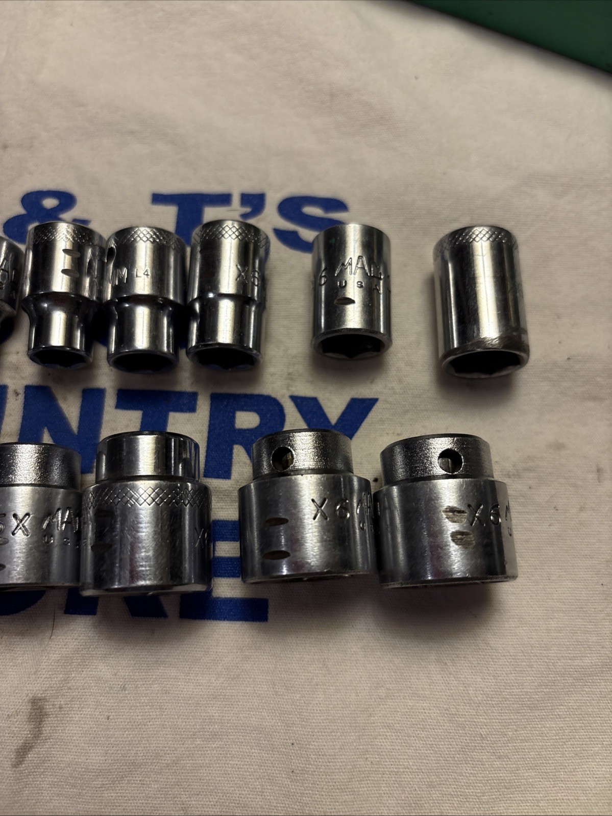 Mac Tools USA 3/8″ Dr 6pt 14pc Metric Chrome Socket Set/Tray 6mm-19mm SXM146TR