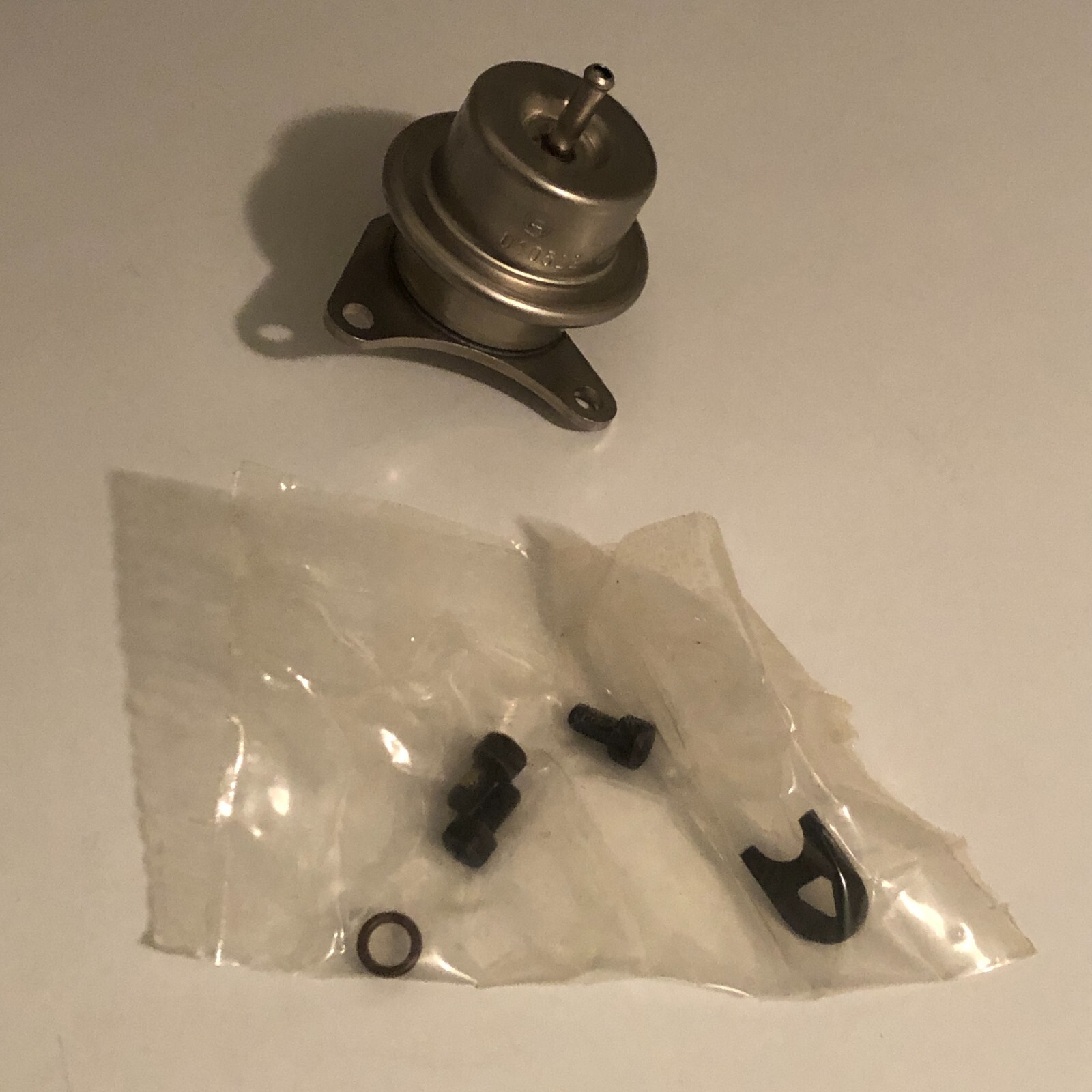 NOS Genuine OEM Ford F4TE-9C968-AA Fuel Pressure Regulator Kit ~ 4.9L ~ 2.3L
