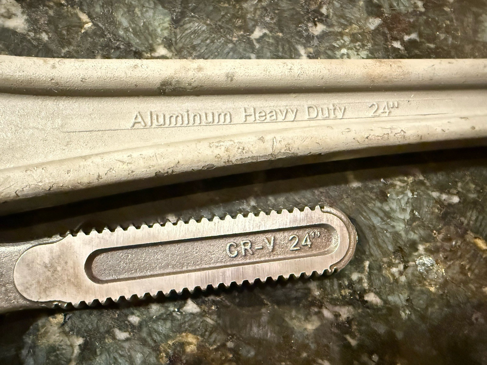 WESTWARD 1XJZ9 24” Aluminum Heavy Duty Pipe Wrench I Beam 3” Serrated Jaw Offset