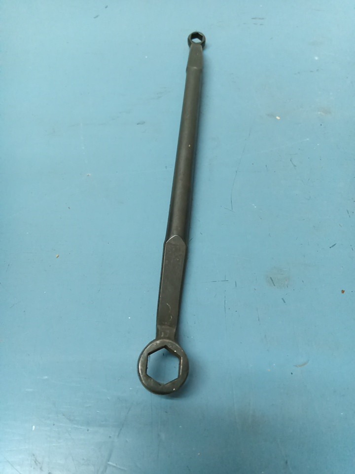 UNMARKED BOX WRENCH (LL)