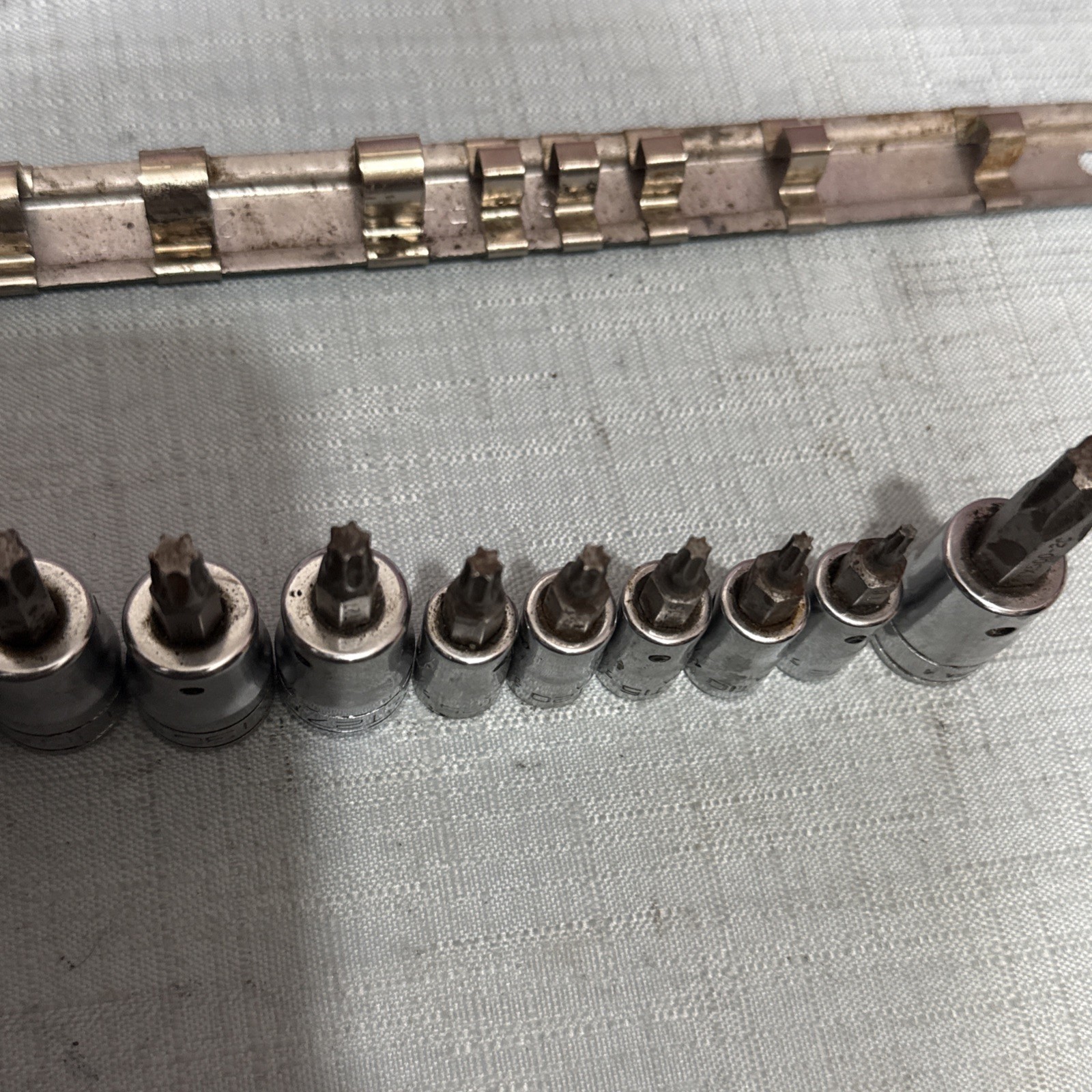 Snap-on 12 Piece 1/4″ 3/8″ 1/2″ Drive Torx Socket Set T8 to T55 Read