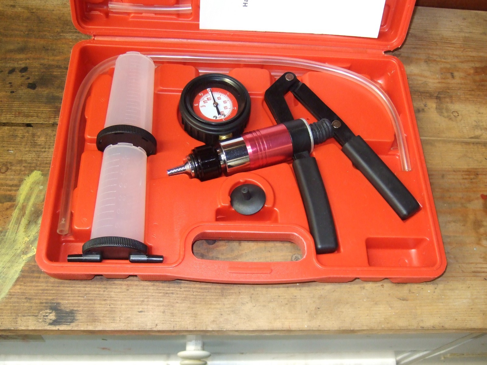 21Pcs Hand Held Vacuum and Pressure Pump Tester Tool Brake Bleeder Kit & Case UK