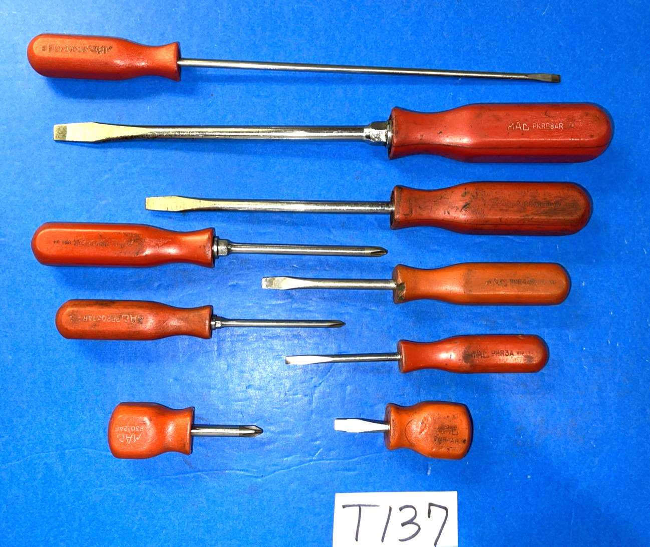 MAC TOOLS VINTAGE 9 PIECE ASSORTED RED HARD HANDLE SCREWDRIVER SET