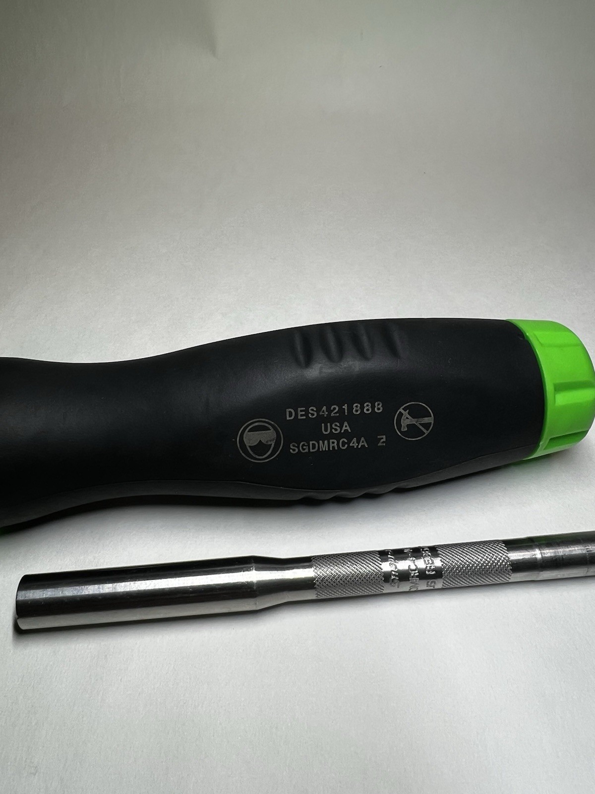 Snap-on Tools NEW HI-VIZ Soft Grip Ratcheting Screwdriver w/ Bits SGDMRC44BHV