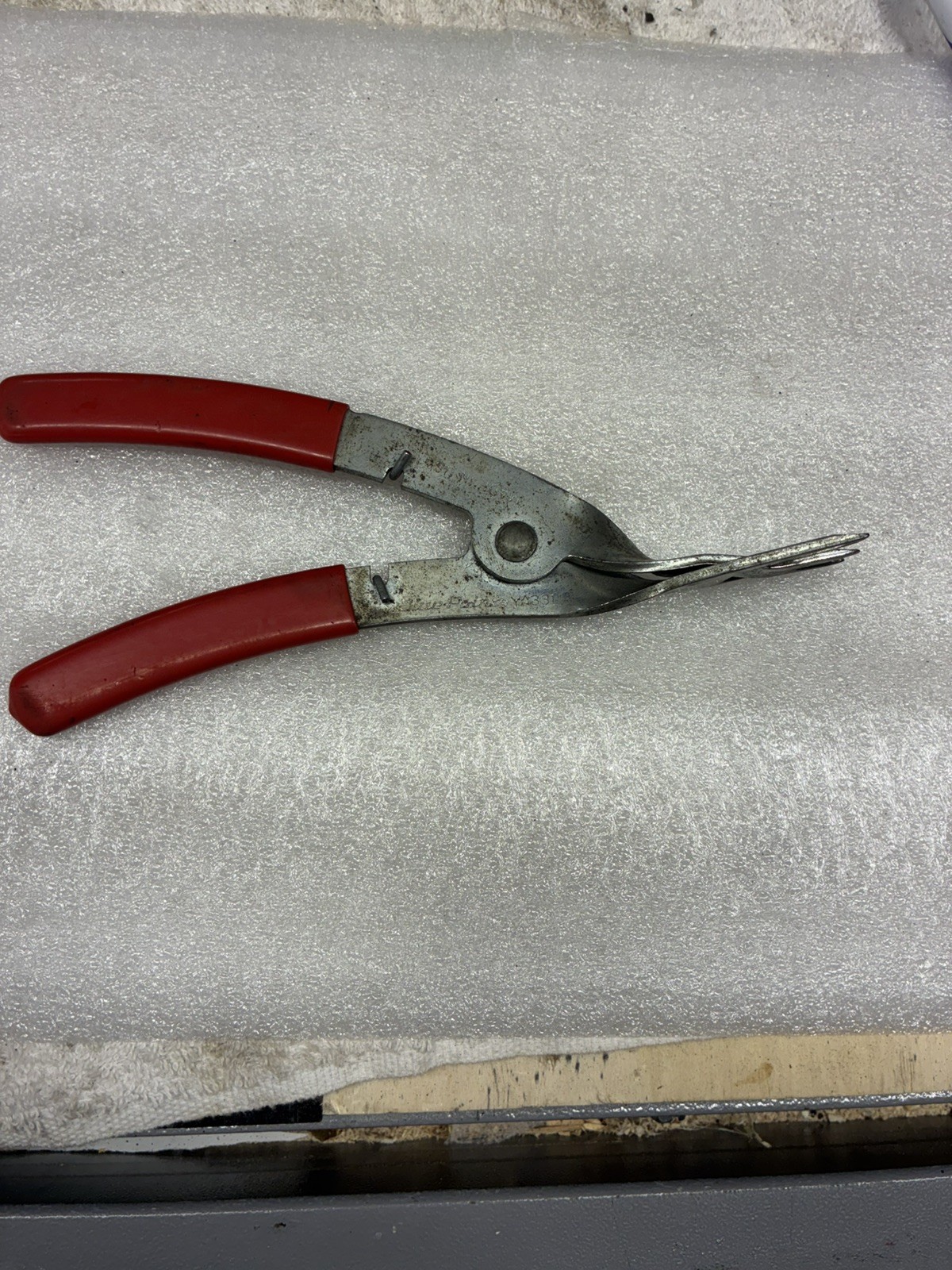 Blue Point YA331 – Clip Trim Removal Tool/Body Clip Removal Pliers